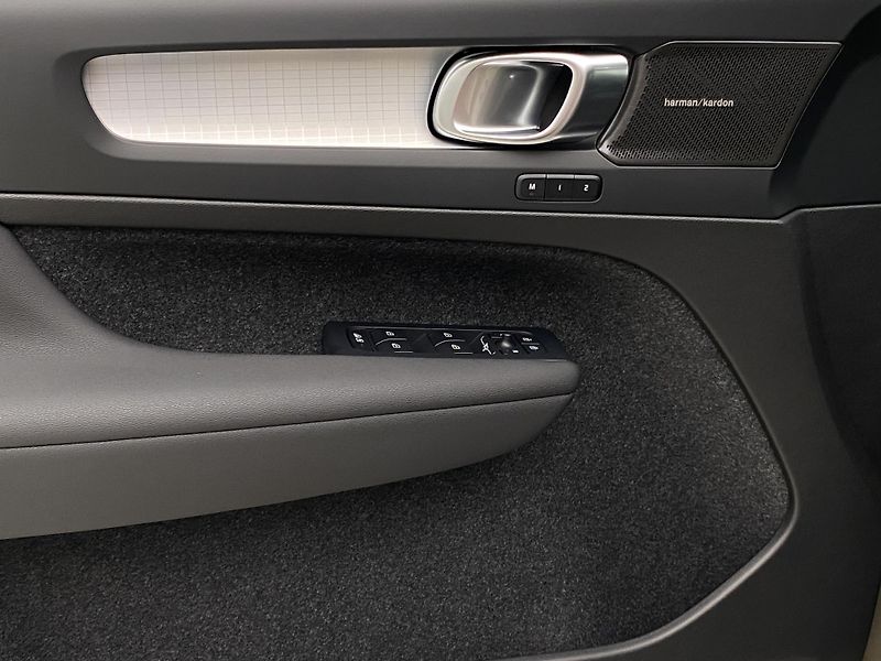 Volvo XC40 (2026) B3 AUT DARK ULTRA  - fotka 26 z 61