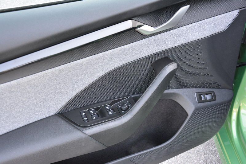 Škoda Octavia (2025) Combi 1.5 TSI 110 kW TOP Selec - fotka 8 z 26