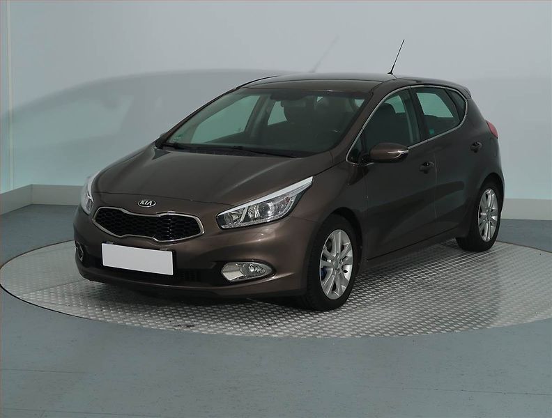 Kia Ceed (2012) 1.6 GDI, Serv.kniha, Tempomat - fotka 2 z 13