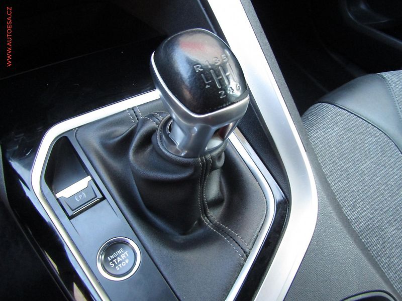 Peugeot 3008 (2019) 1.5 HDi, Allure, TZ - fotka 18 z 21