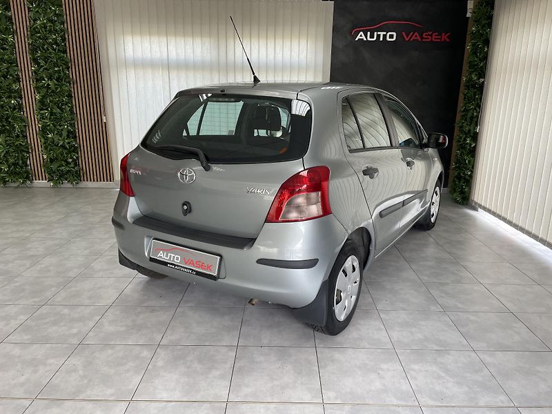 Toyota Yaris 1.0 i ČR 1.MAJ. AC  REZERVACE - fotka 9 z 22