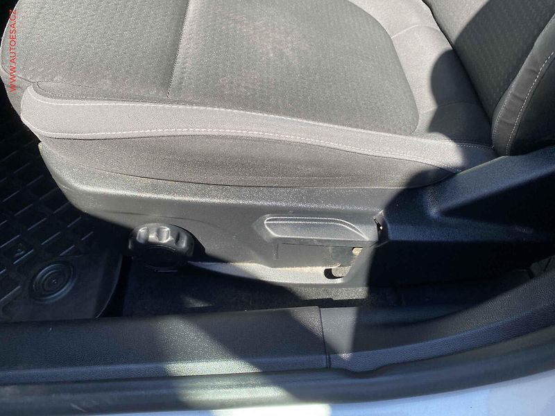 Ford Focus (2018) 1.5 TDCi, AC, navi, park - fotka 14 z 19