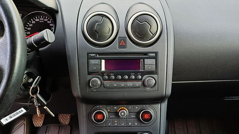 Nissan Qashqai QASHQAI 1.6 86kW-1.maj-ČR-TOP - fotka 23 z 25