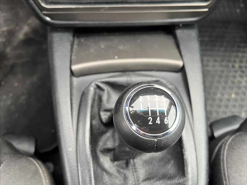 Volkswagen Passat 1.9 TDi KLIMA 2 x KOLA BEZ STK - fotka 16 z 24