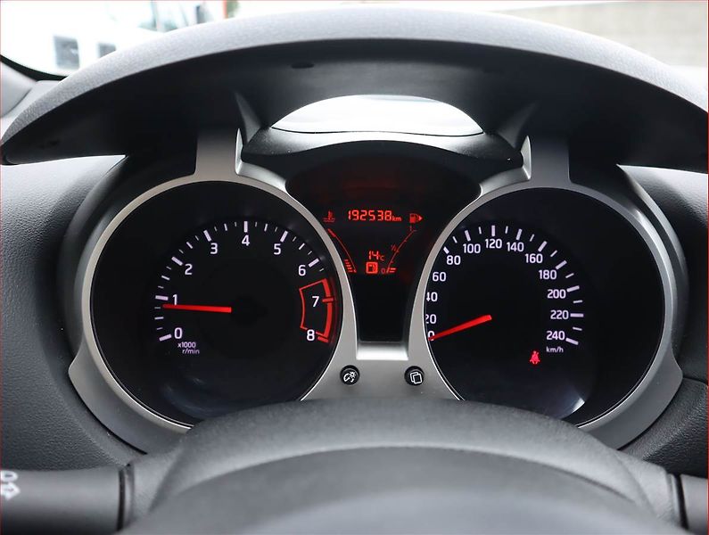 Nissan Juke (2014) 1.6 i, Park. senzory - fotka 11 z 16