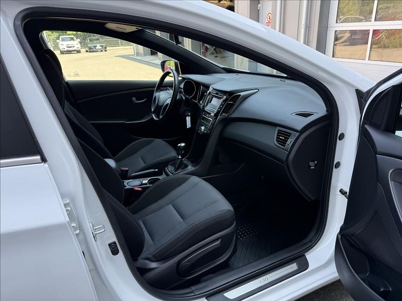 Hyundai i30 1,6 GDI  WG Weekend Design - fotka 12 z 28