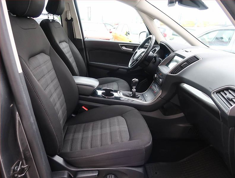 Ford Galaxy (2018) 2.0 TDCi, 7 míst, Navi - fotka 9 z 16