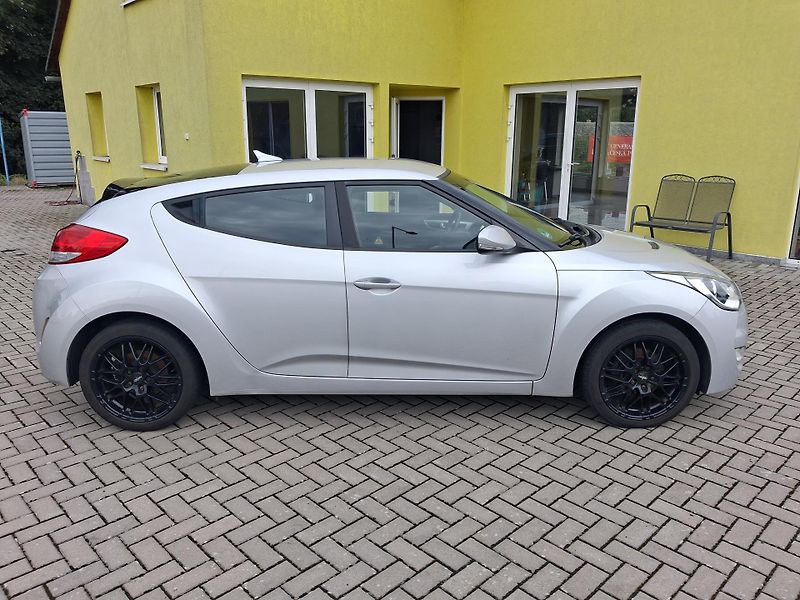 Hyundai Veloster (2011) 1,6GDi SERVISKA GARANCE 2xKOLA - fotka 8 z 43