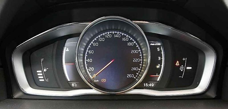 Volvo V70.