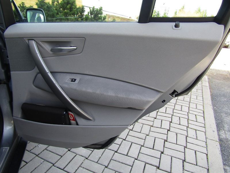 BMW X3 (2006) 2.0d 110kW 4x4 - fotka 25 z 41