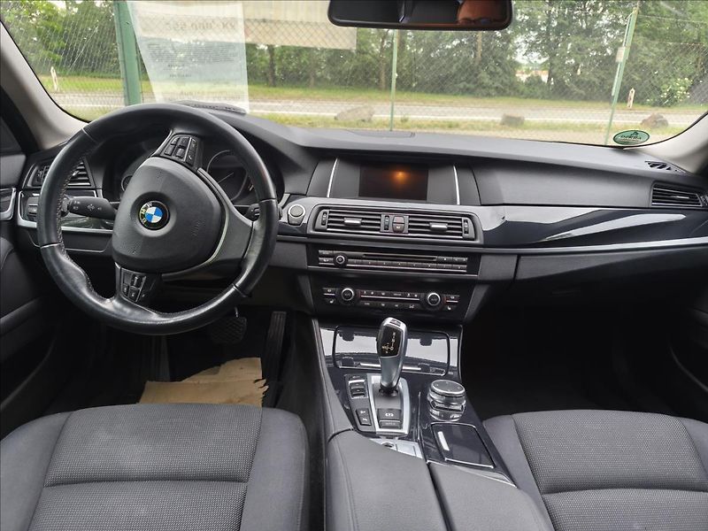 BMW Řada 5 2,0 520D XDRIVE - fotka 7 z 14