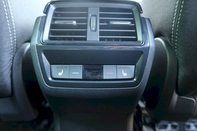 Škoda Karoq (2023) SPORTLINE 1.5 TSI 110 kW DSG - fotka 26 z 29