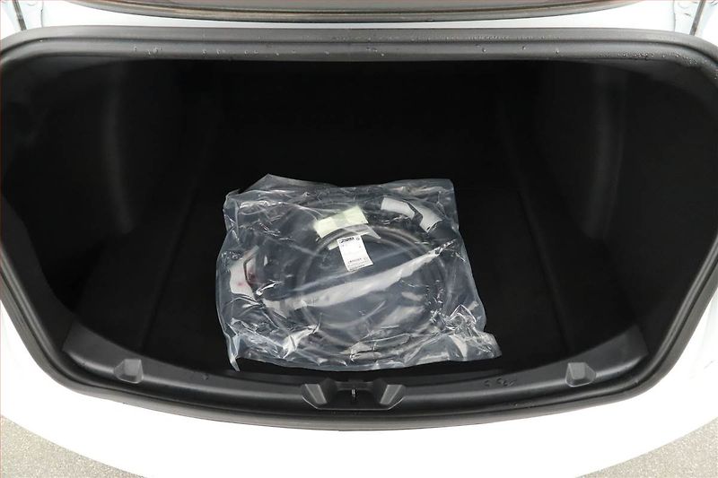 Tesla Model 3 (2020) Std Range Plus 52kWh, SoH 84% - fotka 17 z 17