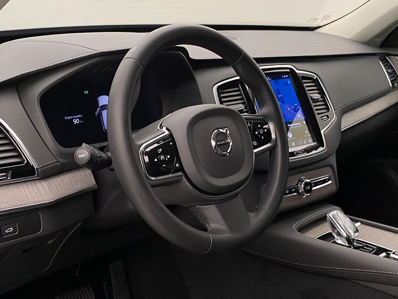 Volvo XC90 B5 AWD DARK PLUS AUT CZ 7m - fotka 19 z 67