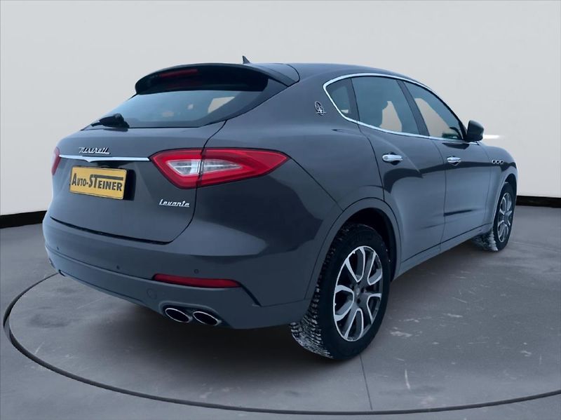 Maserati Levante 3,0 D,Tažné,2x sada Kol - fotka 9 z 21