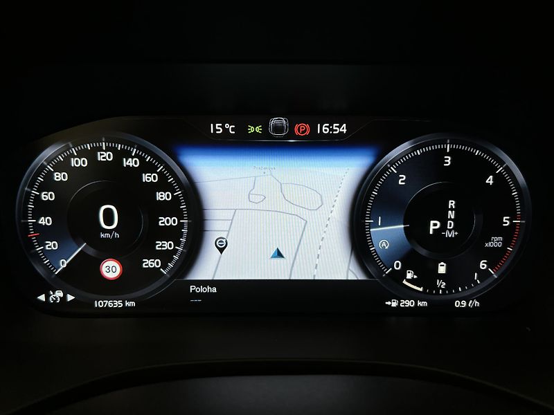 Volvo XC60 B4 AWD MOMENTUM AUT - fotka 25 z 43