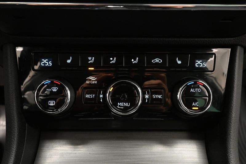 Škoda Superb 2,0 TDI 147 kW DSG Style Záruk - fotka 21 z 32