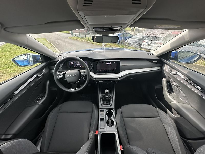 Škoda Octavia ESSENCE + dovýbava *295 - fotka 8 z 10