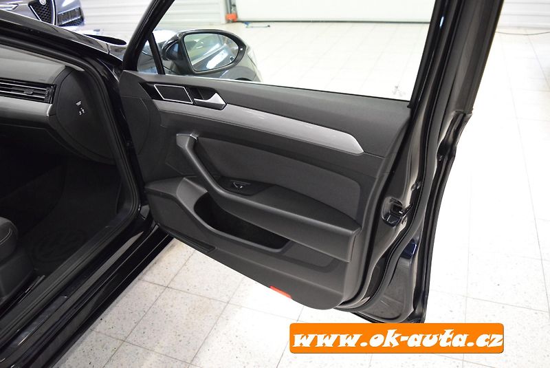 Volkswagen Passat 2.0 TDI BREAK LIFE DSG 2023 - fotka 23 z 52