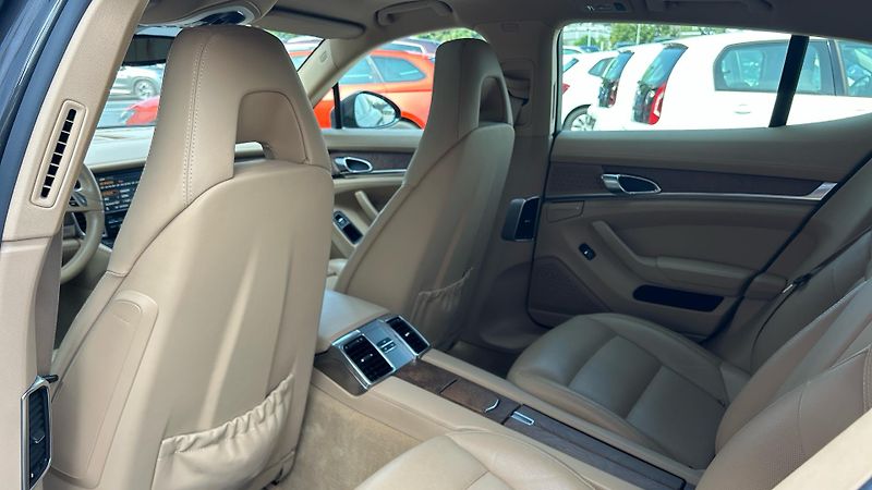 Porsche Panamera 4 - fotka 29 z 29