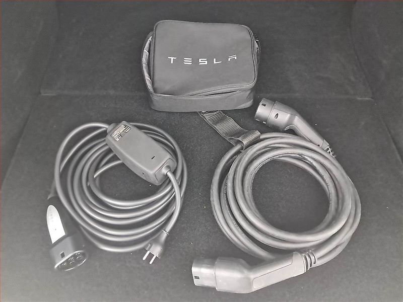 Tesla Model Y (2022) Long Range AWD 79kWh, SoH 91% - fotka 29 z 31