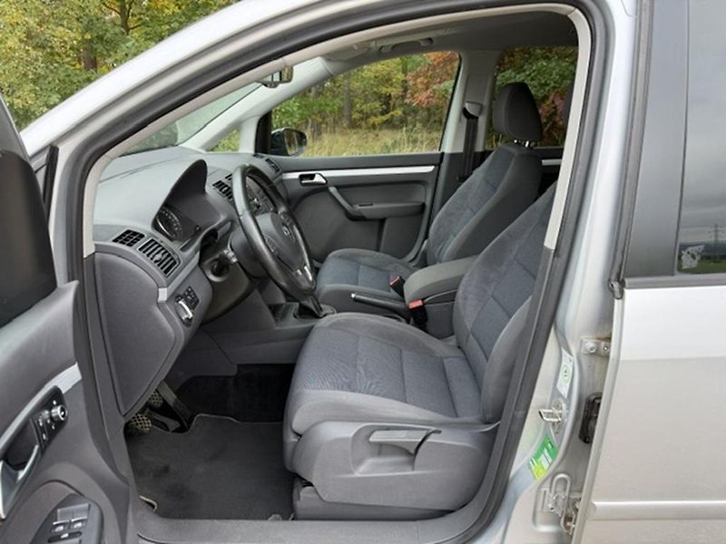 Volkswagen Touran 1,6 TDi BLUEMOTION STYLE - fotka 13 z 28