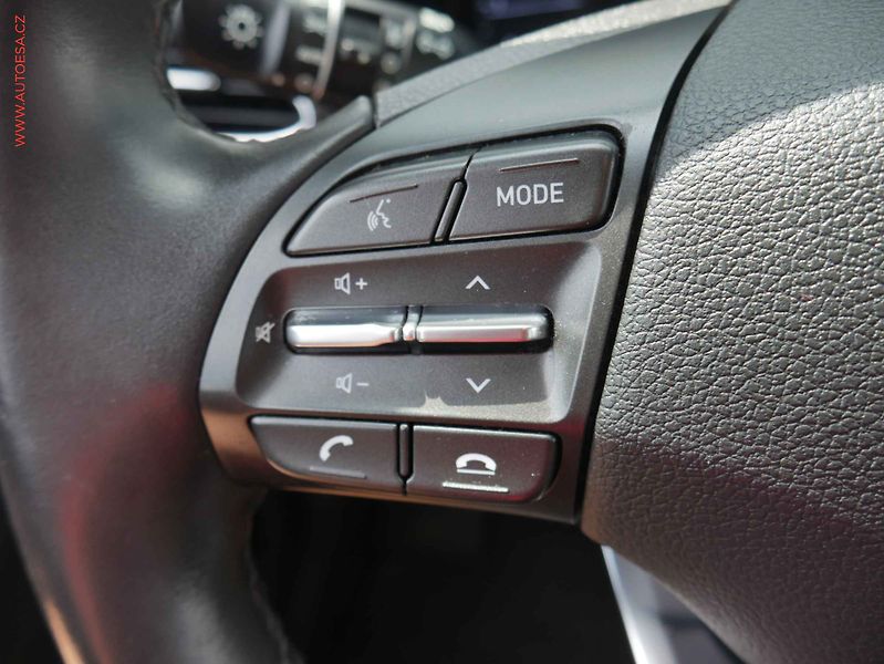 Hyundai i30 (2021) 1.5 DPi, ČR, AC, LED, kamera - fotka 13 z 15