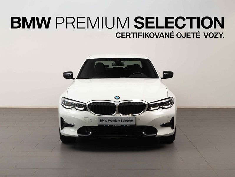 BMW Řada 3 320d xDrive - fotka 2 z 22