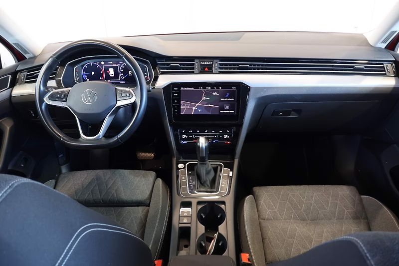 Volkswagen Passat 2.0 TDI Business Cockpit ACC - fotka 9 z 14
