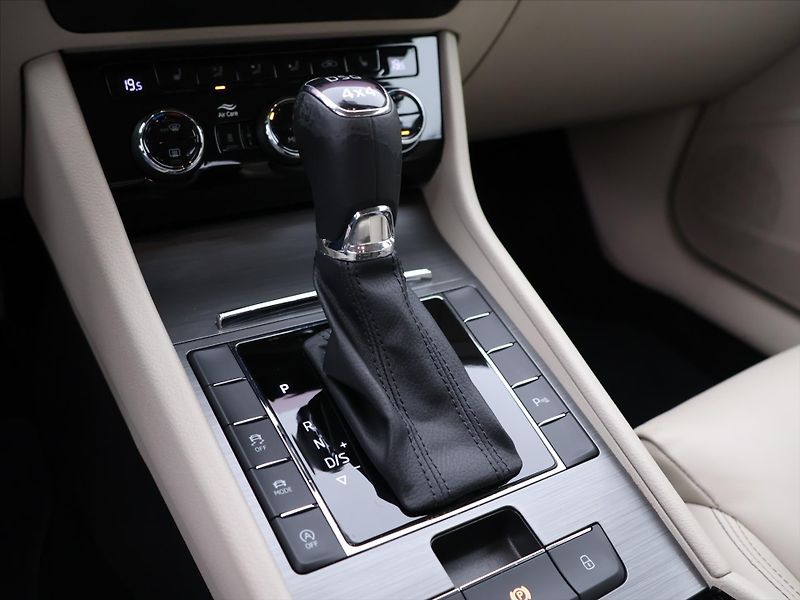Škoda Superb 2,0 TDI 147kW Style 4x4 Kůže - fotka 26 z 35