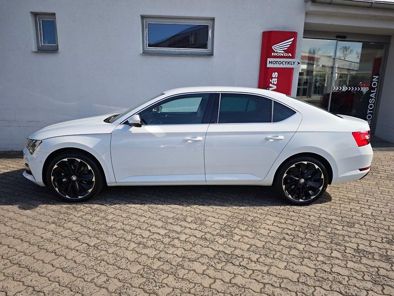 Škoda Superb iV 1.4 TSi Style Plug-in 160kW - fotka 49 z 50