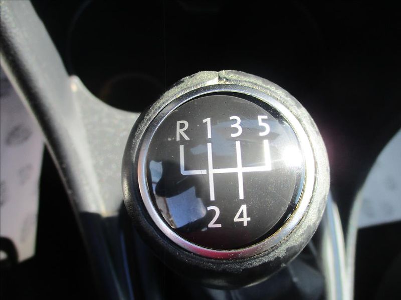 Volkswagen Polo 1,2 TSi, klima, serv. kniha, - fotka 23 z 37
