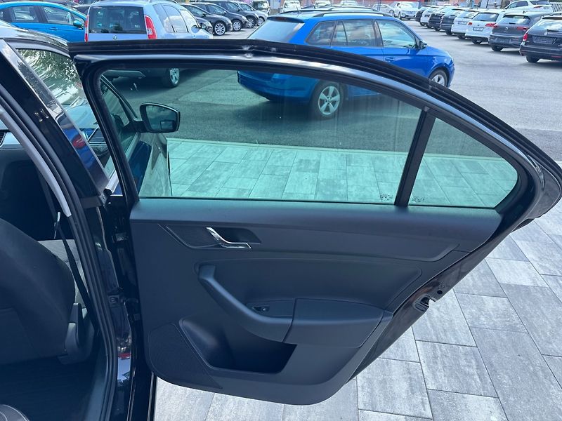 Škoda Rapid (2014) Elegance 1.2 TSI 77kW - fotka 23 z 35