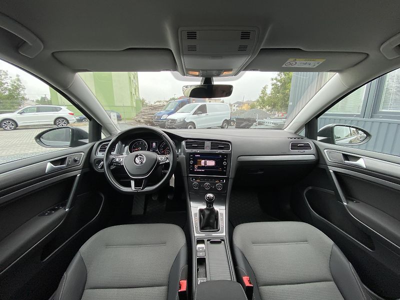 Volkswagen Golf 1.4 TSI 92kW-1xMAJ.-LED- ACC - fotka 29 z 44