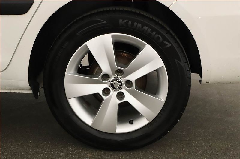 Škoda Fabia (2010) 1.6 TDI, po STK, dobrý stav - fotka 11 z 13