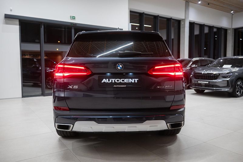BMW X5 (2019) 30D 195 KW VZDUCH, PANO - fotka 8 z 46