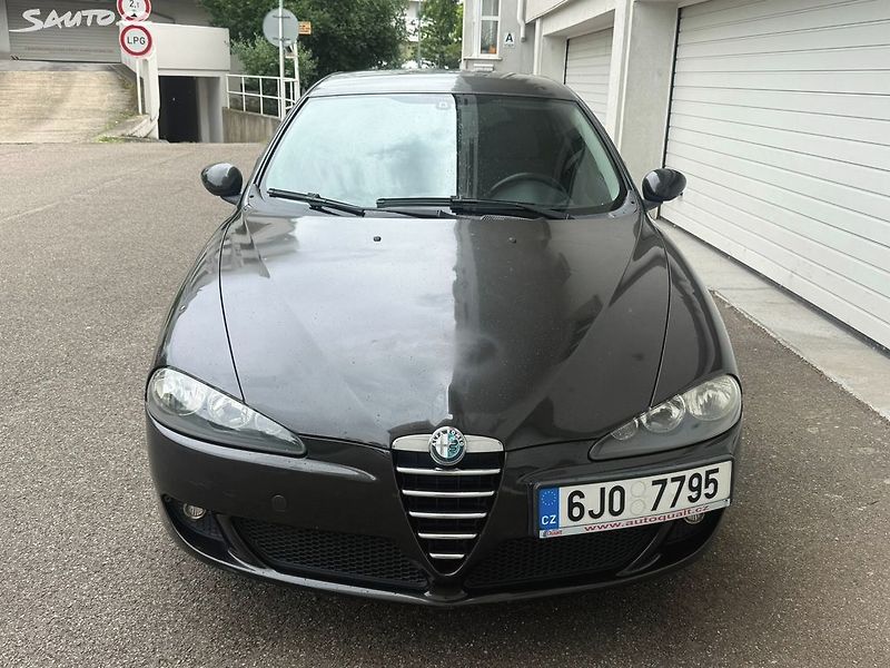 Alfa Romeo 147 (2005) 1.6i, 77kw L+Z pneu - fotka 8 z 19