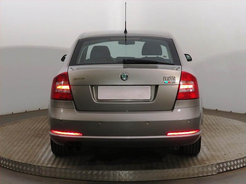 Škoda Octavia (2007) 2.0 TDI, Serv.kniha, zamluveno - fotka 6 z 14