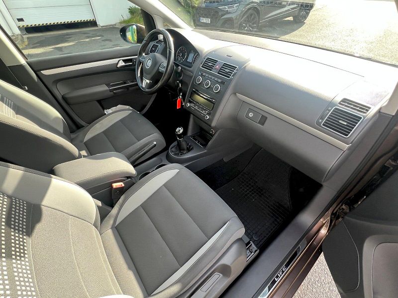 Volkswagen Touran (2013) Comfortline 1.4 TSI 103 kW 6°m - fotka 19 z 30