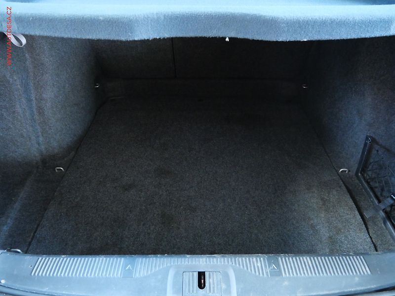 Škoda Octavia (2005) 1.6i, 2.maj,ČR, Ambiente - fotka 7 z 17