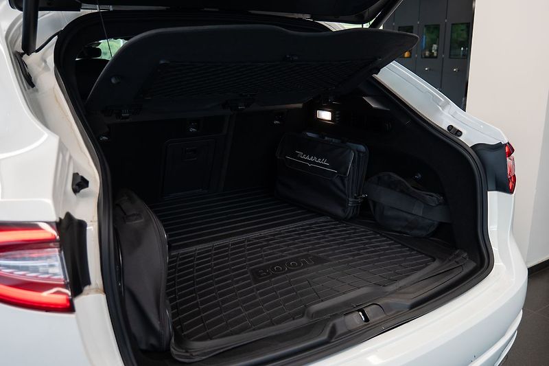 Maserati Levante 360/Pano/Vyhřívaná/Ventilovaná - fotka 21 z 25