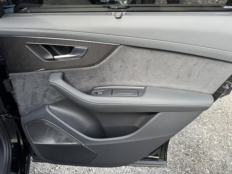 Audi SQ7 SQ7,373kw,7míst,ČR-1.maj. - fotka 20 z 51