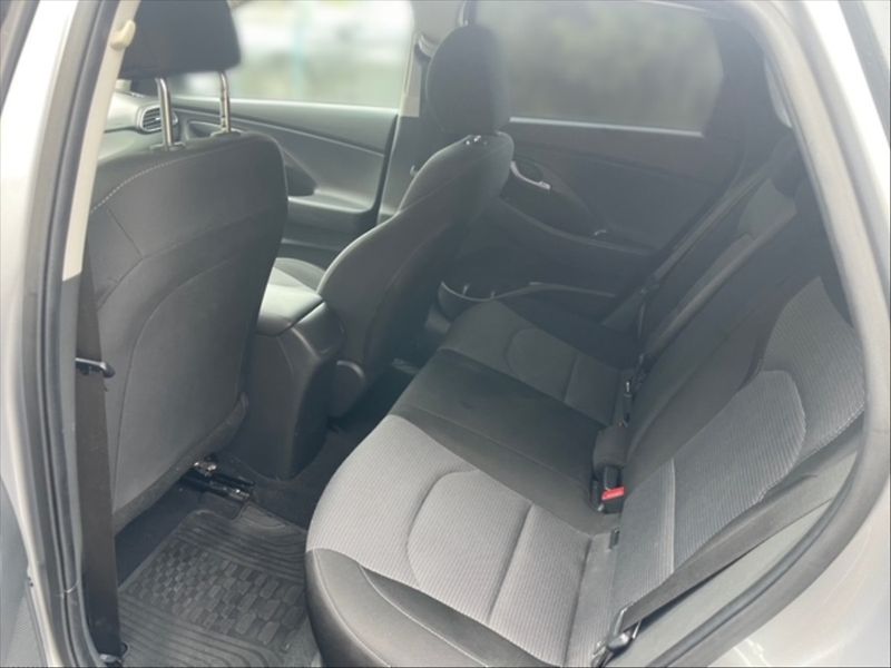 Hyundai i30 1,5 T MHEV Comf kombi 5d - fotka 8 z 11