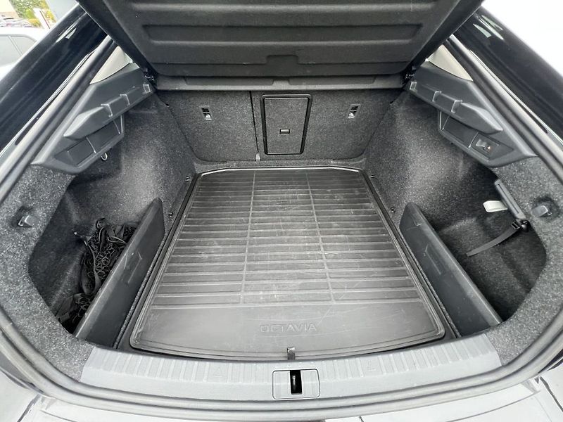 Škoda Octavia Selection 1.5 TSI 110 kW - fotka 34 z 35