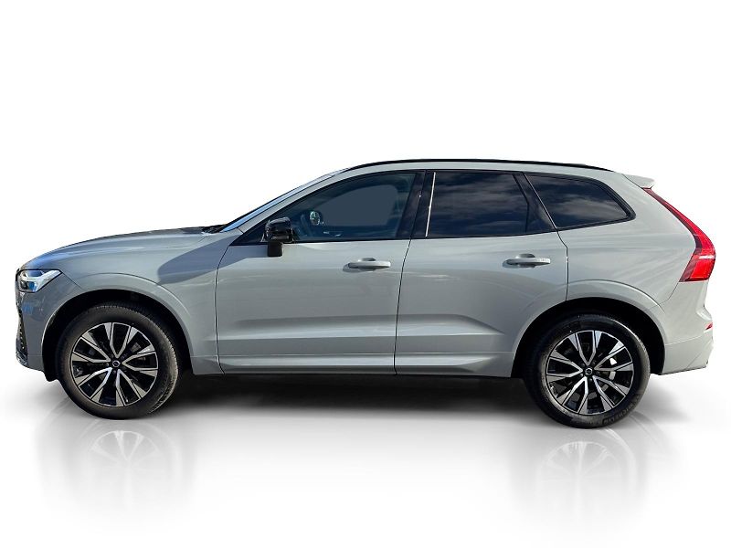 Volvo XC60 B5 AWD /1. maj / výhřev + kola - fotka 2 z 40