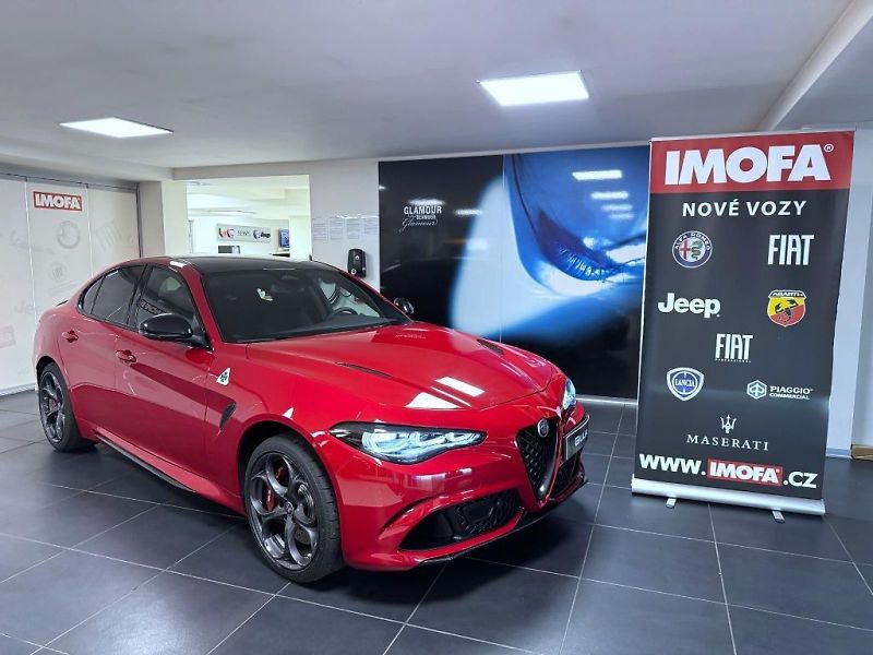 Alfa Romeo Giulia (2026) 2.9 V6 BiTurbo 520k QV Carbon - fotografie inzerátu