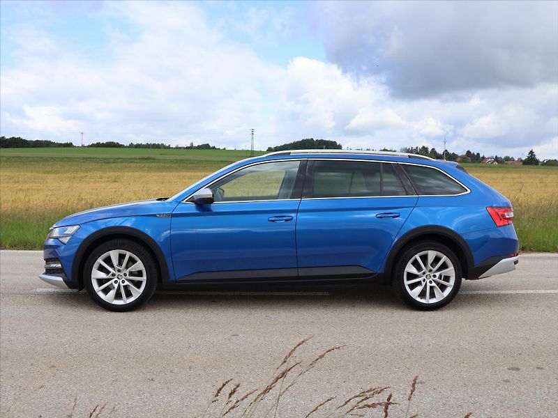 Škoda Superb 2,0 TDI DSG 4x4 CZ Scout DPH - fotka 4 z 35