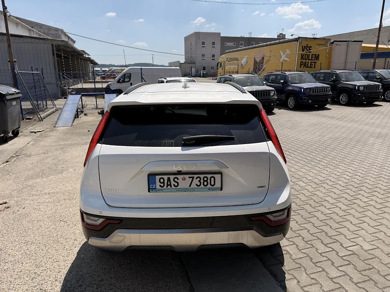 Kia Niro (2023) 1.6 GDI,HEV,ČR,5,5 L/100KM - fotka 8 z 22