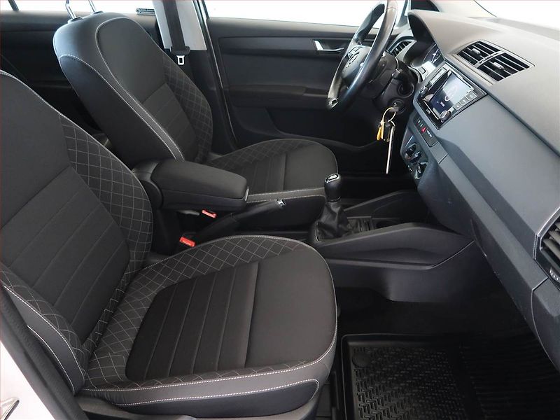 Škoda Fabia (2022) Ambition 1.0 TSI, Serv.kniha - fotka 9 z 14