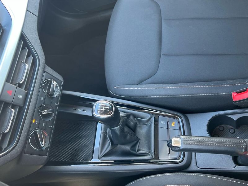 Škoda Scala 1,6 TDi 85kW AMBITION - fotka 18 z 23